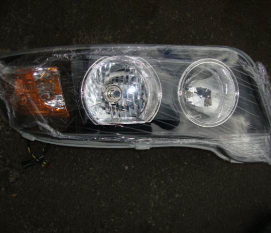 Фара передняя правая 37MA1-72200 {HIGER 6118}